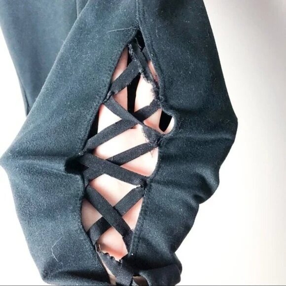 Fabletics Cropped Lace Up Hem Leggings Womens Black Small - Picture 5 of 6